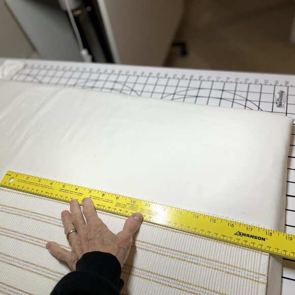 Pier 1 elegant Ivory, Gold and Silver placemats set of 8 reversible (JCLin1) - Picture 3 of 5